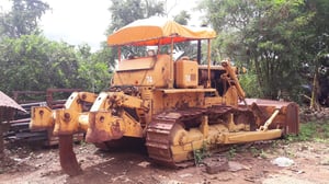 ขายรถดันดิน KOMATSU D85-12 เก่านอก พร้อมใช้งาน