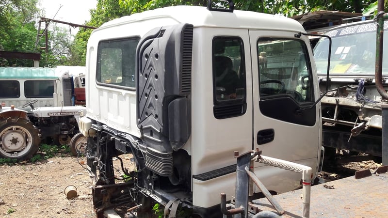 หัวเก๋ง ISUZU DECA ทําสีแล้ว สามารถใส่ได้ กับรถบรรทุกทุกรุ่น ปรับแต่งนิดหน่อย ปรึกษาช่างของท่านดู