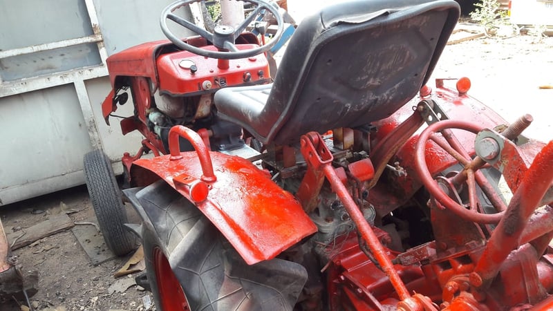 รถไถนา MITSUBISHI รุ่น R2400 และยี่ห้อ YANMAR รุ่นYM1300 รถไถนา MITSUBISHI รุ่น R2400 และยี่ห้อ YANMAR รุ่นYM1300