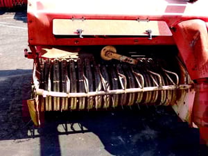 เครื่องอัดฟาง อัดใบอ้อย ยี่ห้อ NEW HOLLAND รุ่น 274 เครื่องอัดฟาง อัดใบอ้อย ยี่ห้อ NEW HOLLAND รุ่น 274