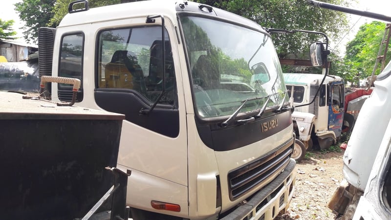 หัวเก๋ง ISUZU DECA ทําสีแล้ว สามารถใส่ได้ กับรถบรรทุกทุกรุ่น ปรับแต่งนิดหน่อย ปรึกษาช่างของท่านดู
