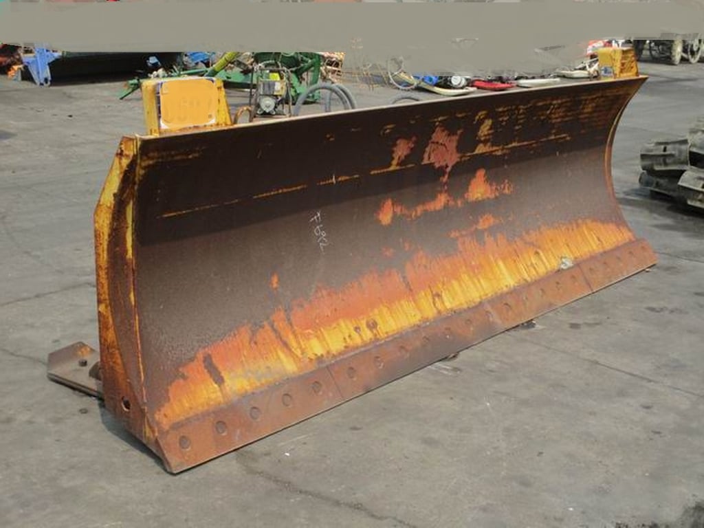 ใบมีดดัน รถตัก KOMATSU WA-200 ใบมีกว้าง 3.90 เมตร สูง 1 เมตร ใบมีดดัน รถตัก KOMATSU WA-200 ใบมีกว้าง 3.90 เมตร สูง 1 เมตร