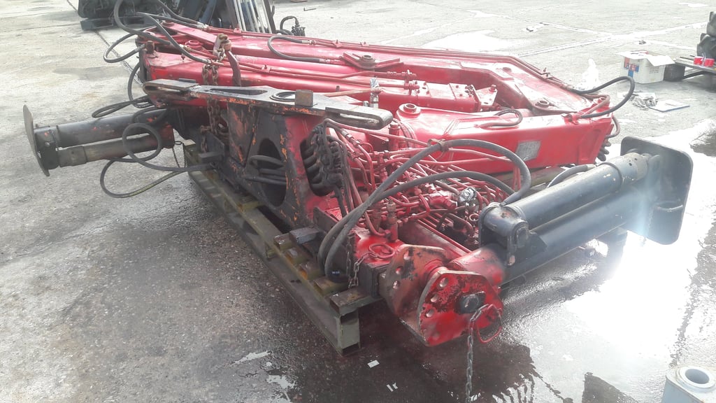 เครนติดหลังรถบรรทุก ยี่ห้อ ATLAS KRANS 3 ปลอก ยกได้ 3 ตัน