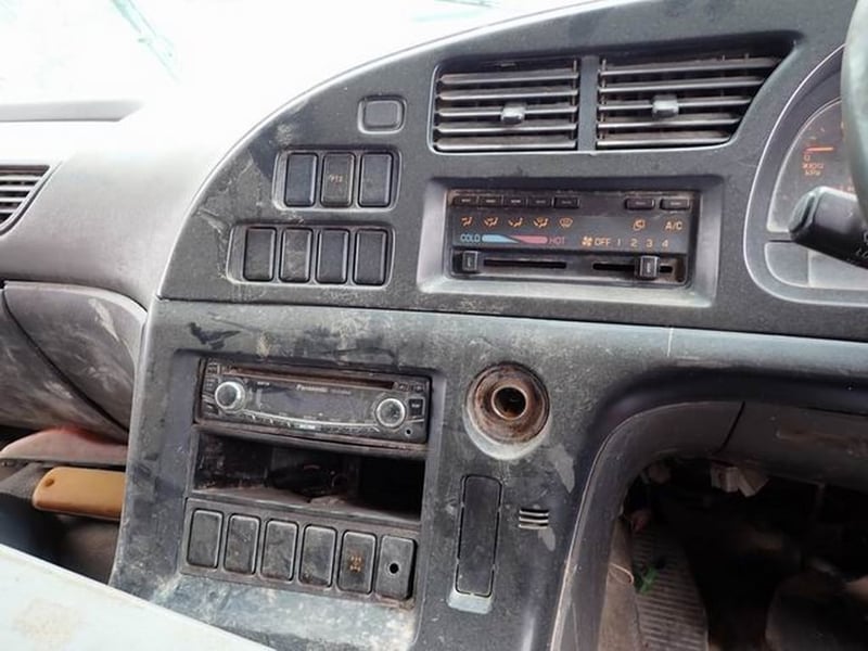 หัวเก๋ง ISUZU CXH51พร้อมคัสซี 3ใบปัด