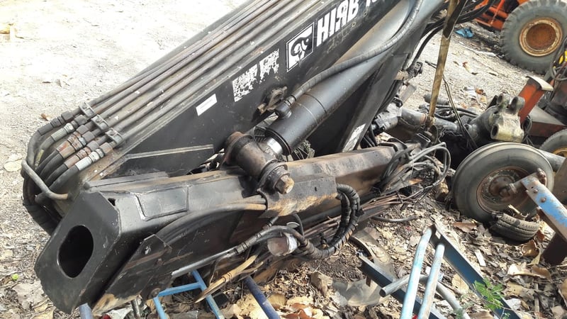 เครนติดรถบรรทุก HIAB105-2 ยกได้ 4.5 ตัน