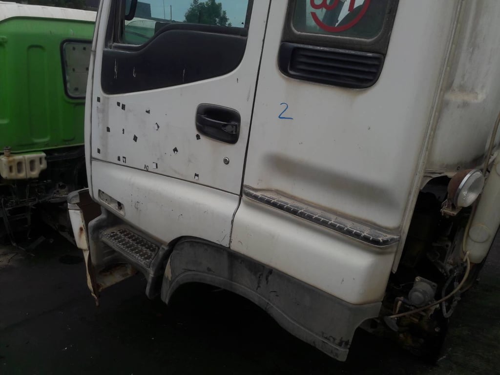 หัวเก๋ง ISUZU CXH51พร้อมคัสซี 3ใบปัด