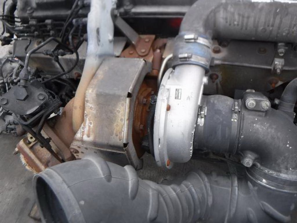 เครื่องยนต์ คอมอลเรล HINO K13C เครื่องยนต์ 6 สูบ 370 แรงม้า พร้อมเกียร์ และอินเตอร์คูลเลอร์ ไม่มีกล่องนะครับ 