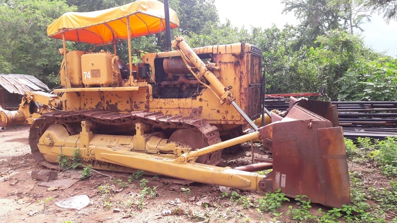 ขายรถดันดิน KOMATSU D85-12 เก่านอก พร้อมใช้งาน