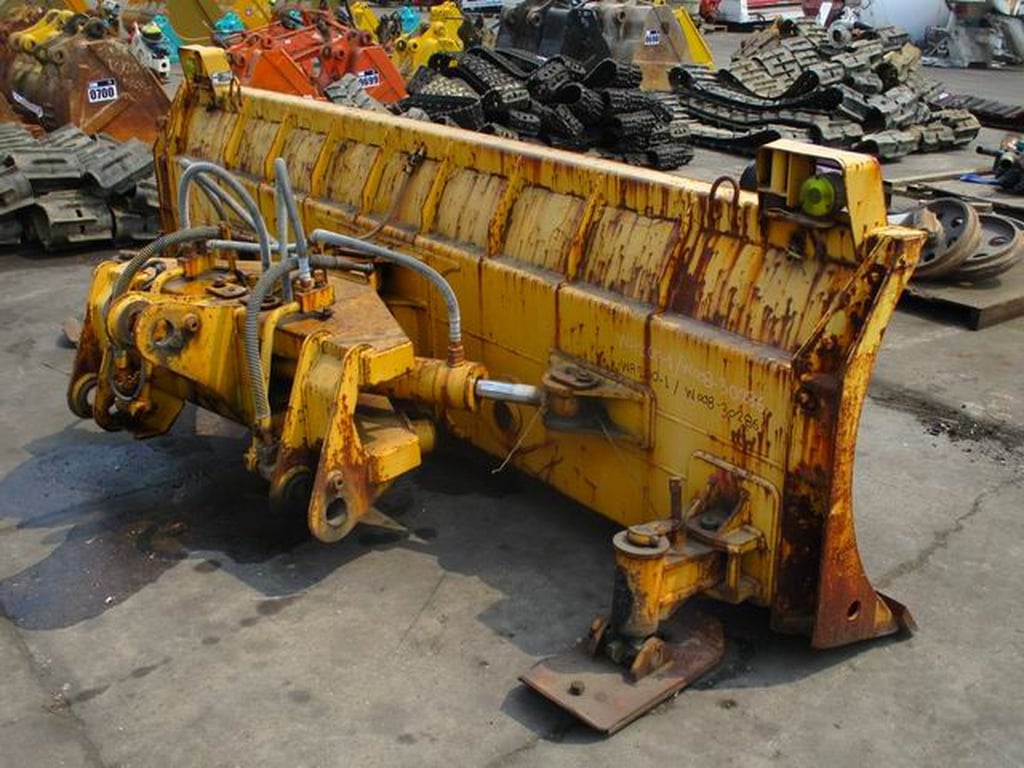 ใบมีดดัน รถตัก KOMATSU WA-200 ใบมีกว้าง 3.90 เมตร สูง 1 เมตร