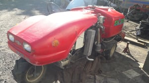 เครื่องพ่นยายี่ห้อ MARUYAMA แบบลากจูงบรรจุ 600 ลิตร และ แบบนั่งขับ ยี่ห้อ SHOSHIN บรรจุ 400 ลิตร