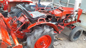 รถไถนา MITSUBISHI รุ่น R2400 และยี่ห้อ YANMAR รุ่นYM1300 รถไถนา MITSUBISHI รุ่น R2400 และยี่ห้อ YANMAR รุ่นYM1300