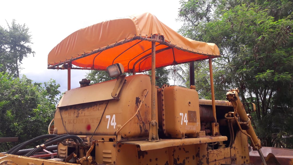 ขายรถดันดิน KOMATSU D85-12 เก่านอก พร้อมใช้งาน ขายรถดันดิน KOMATSU D85-12 เก่านอก พร้อมใช้งาน