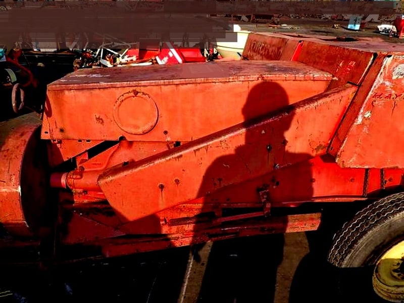 เครื่องอัดฟาง อัดใบอ้อย ยี่ห้อ NEW HOLLAND รุ่น 274 และยี่ห้อ STAR รุ่น  THB2000