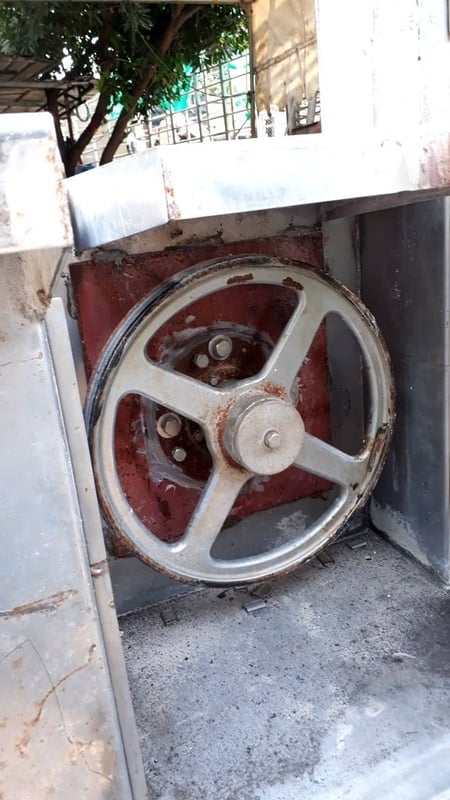 เครื่องตัด โต๊ะสแตนเลส แบบสายพาน ยี่ห้อ PENDULUM มอเตอร์ ขนาด 3 แรงม้า