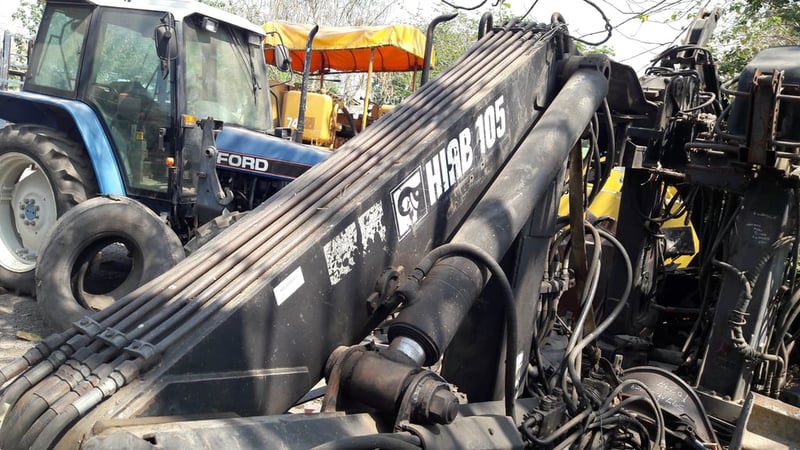 เครนติดรถบรรทุก HIAB105-2 ยกได้ 4.5 ตัน