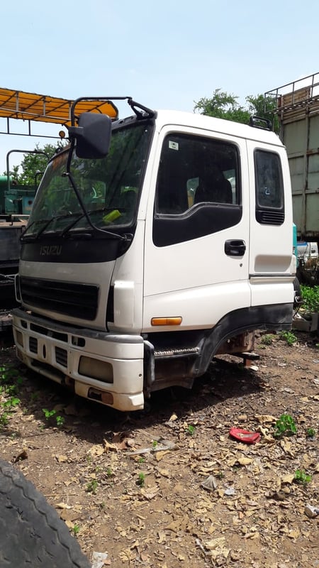 หัวเก๋ง ISUZU DECA  ทำสีแล้ว สามารถใส่ได้ กับรถบรรทุกทุกรุ่น ปรับแต่งนิดหน่อย ปรึกษาช่างของท่านดู