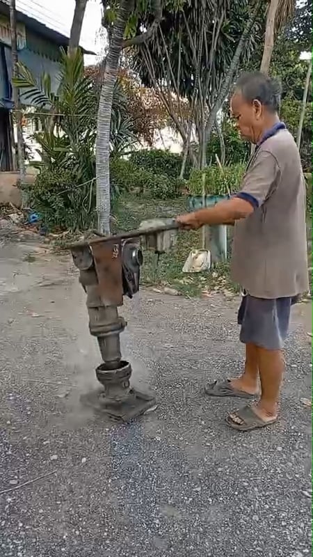 ขายเครื่องตบดินแบบกระโดด WACKER BS60-2 เก่านอก พร้อมใช้งานครับ