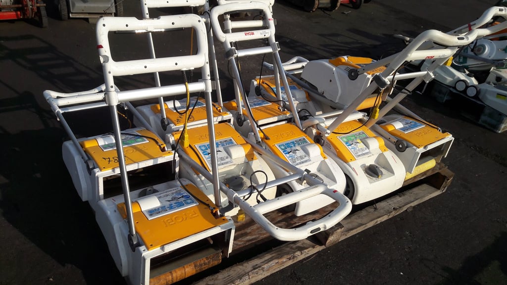 เครื่องตัดหญ้า MAKITA และ RYOBI ของเก่าเมืองนอก ไฟญี่ปุ่น เครื่องตัดหญ้า MAKITA และ RYOBI ของเก่าเมืองนอก ไฟญี่ปุ่น