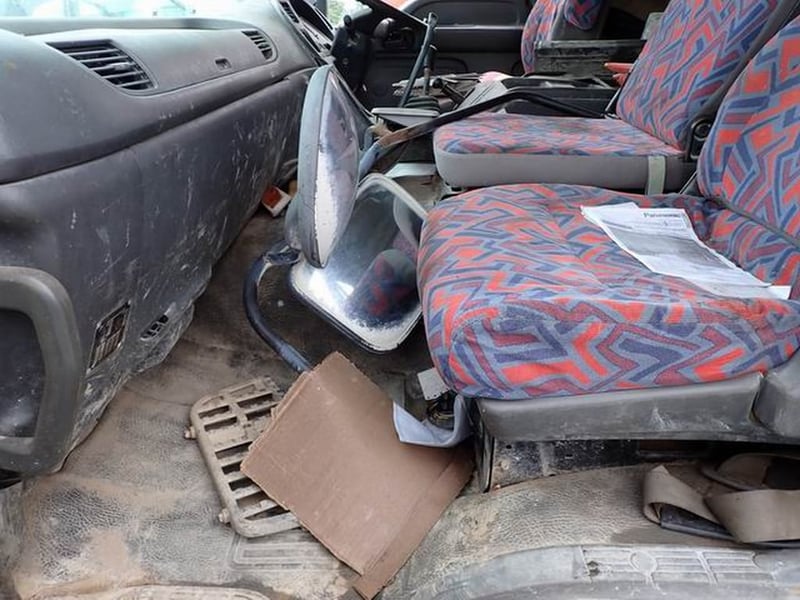 หัวเก๋ง ISUZU CXH51พร้อมคัสซี 3ใบปัด