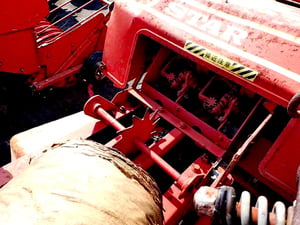 เครื่องอัดฟาง อัดใบอ้อย ยี่ห้อ NEW HOLLAND รุ่น 274 และ ยี่ห้อ STAR THB2000