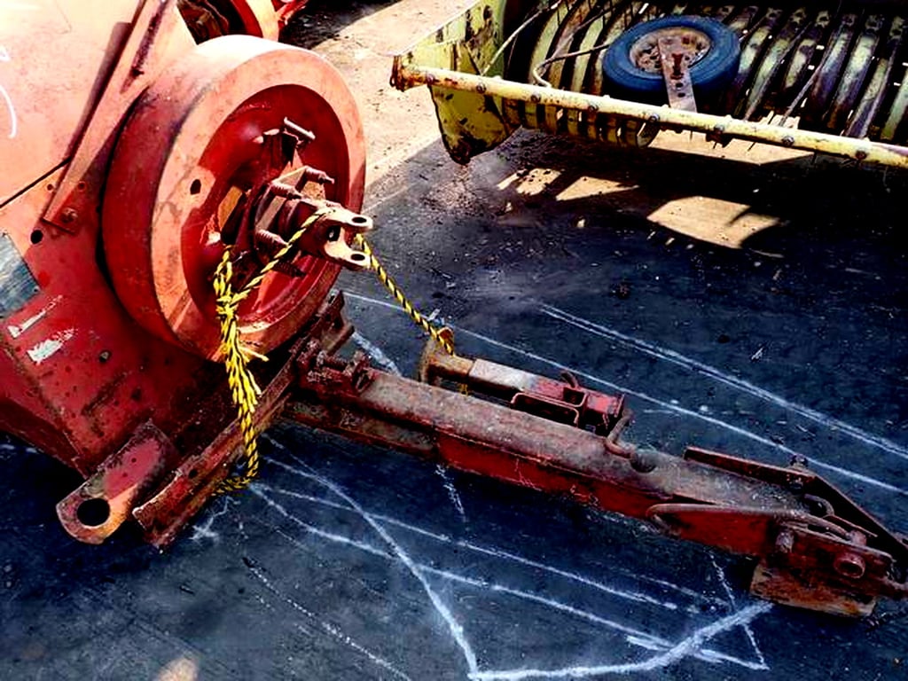 เครื่องอัดฟาง อัดใบอ้อย ยี่ห้อ NEW HOLLAND รุ่น 274 และยี่ห้อ STAR