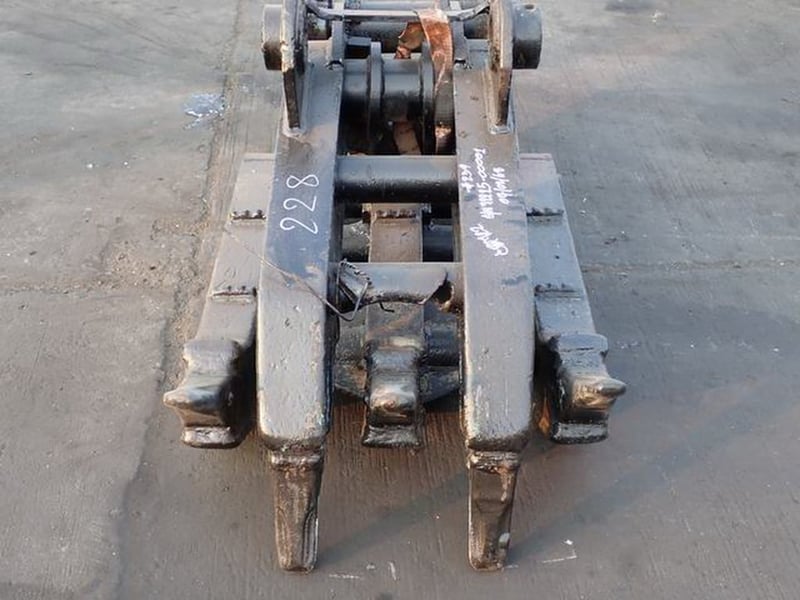 คีบไม้ หนีบไม้ สำหรับรถขุด สลักโต 70 มม. เก่าเมืองนอก คีบไม้ หนีบไม้ สำหรับรถขุด สลักโต 70 มม. เก่าเมืองนอก