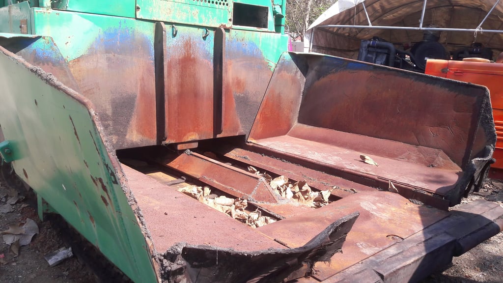 รถปูยางมะตอย VOGELE SUPER 1600 ระยะปู 4.75 -6 เมตร เครื่องดอยซ์ 6 สูบ รถปูยางมะตอย VOGELE SUPER 1600 ระยะปู 4.75 -6 เมตร เครื่องดอยซ์ 6 สูบ