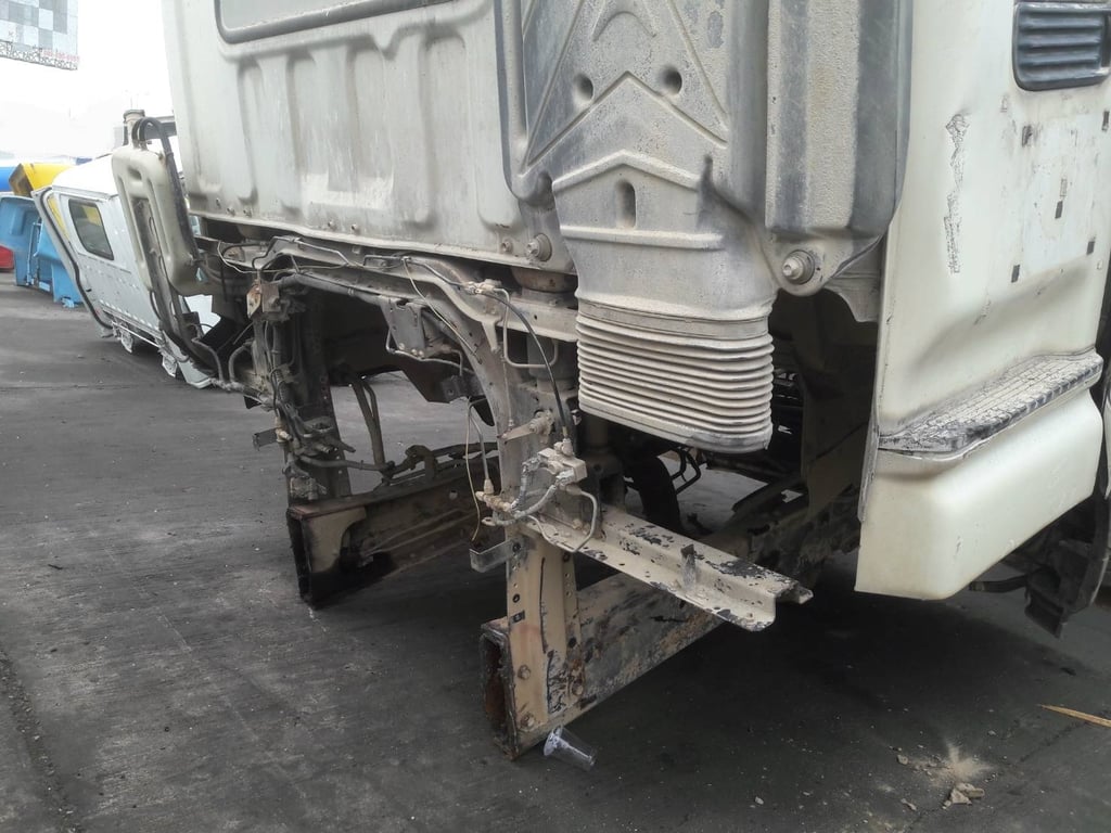 หัวเก๋ง ISUZU CXH51พร้อมคัสซี 3ใบปัด