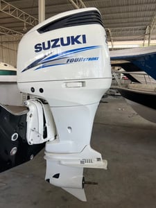 Suzuki 250hp ใหม่ ป้ายแดง เก่าเก็บ ไม่เคยสตารต์เครื่อง Suzuki 250hp ใหม่ ป้ายแดง เก่าเก็บ ไม่เคยสตารต์เครื่อง