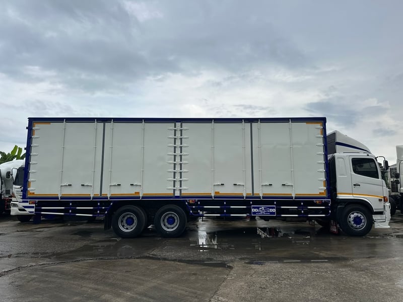 HINO FL 260แรงม้า รถบรรทุก 10ล้อ ตู้แห้ง ปี2016