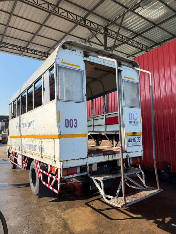 6ล้อสองแถว ISUZU NMR 130แรงปี2554 ยาว4.20เมตร ตามสภาพพร้อมใช้