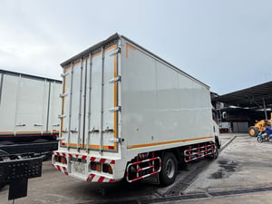 ISUZU FRR 190แรงม้า รถบรรทุก 6ล้อ ตู้แห้ง ปี2065