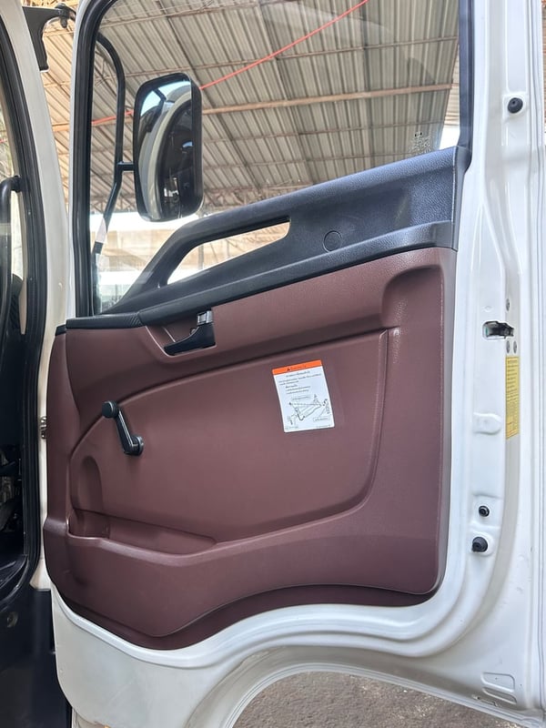 6ล้อHINO FC9J 175แรง ปี2565 ตู้แห้งมีลิฟท์ท้าย