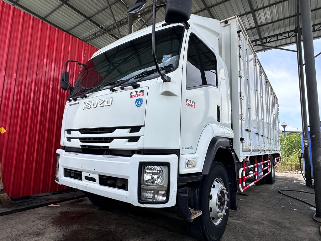 ISUZU FTR 240แรงม้า รถบรรทุก 6ล้อ ตู้แห้ง ปี2560 เลขไมล์ 120,000 กม.
