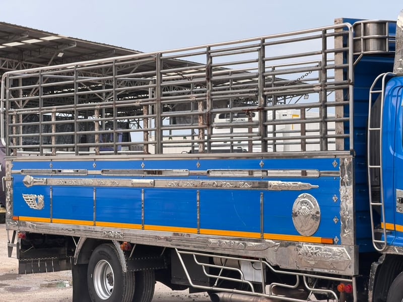 6ล้อคอกสูงHINO FC 210แรงม้า คอกอลูมิเนียมพื้นสแตนเลส ยาว6.5เมตร 