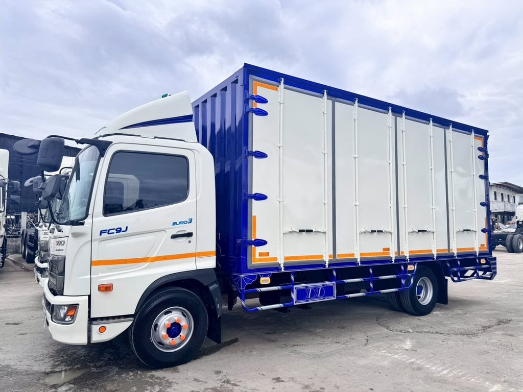 HINO FC 210แรงม้า รถบรรทุก 6ล้อ ตู้แห้ง ปี2021