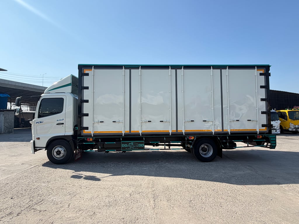 6ล้อHINO FC9J 210แรง ปี2564 ตู้10บานพร้อมใช้งาน