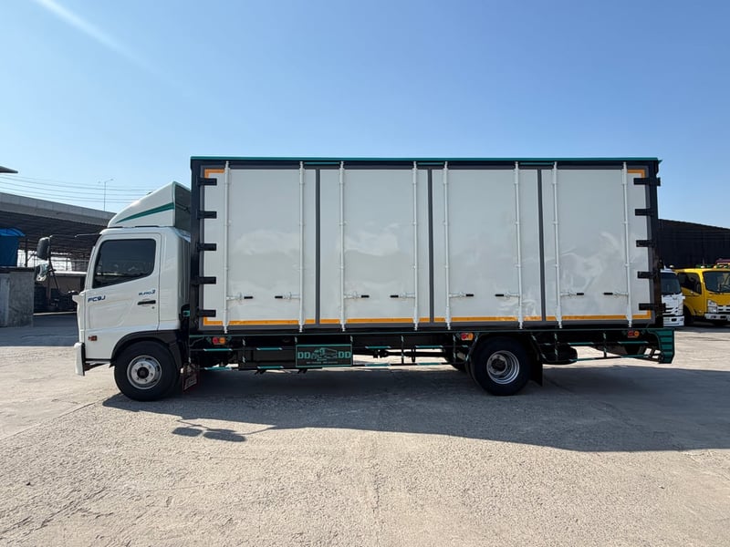 6ล้อHINO FC9J 210แรง ปี2564 ตู้10บานพร้อมใช้งาน