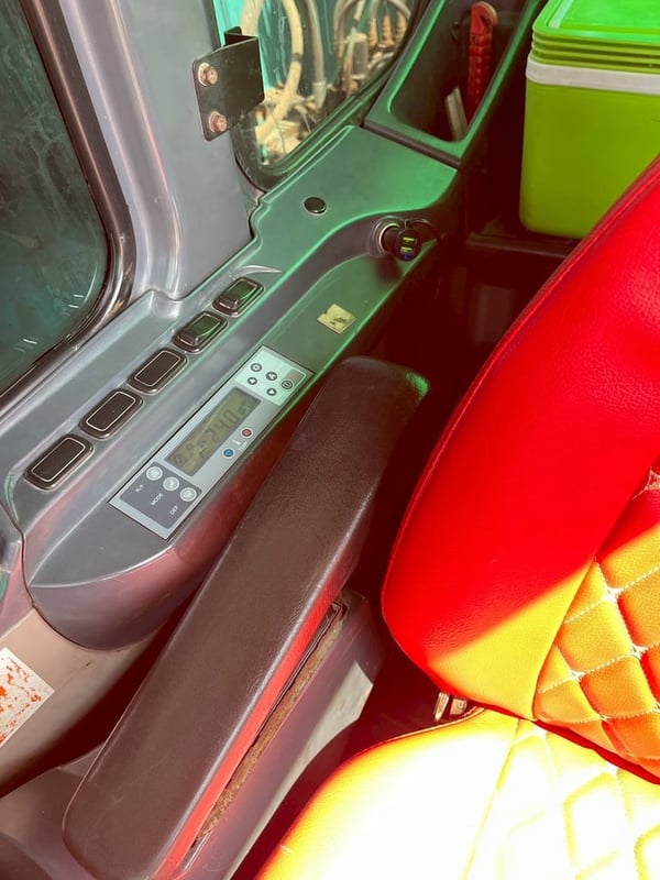 แมคโคร KOBELCO SK200-8 พร้อมใช้งาน