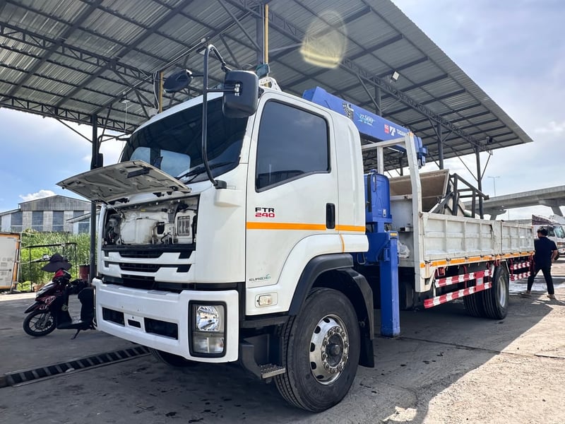 6ล้อISUZU FTR240แรง ปี62ติดเครนทานาโน่5ตัน5ปลอก รถใหม่กริบ ไมล์น้อย