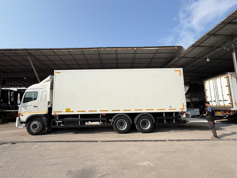 10ล้อ HINO Victor 260แรงม้า ปี2560 มีลิฟท์ท้าย 