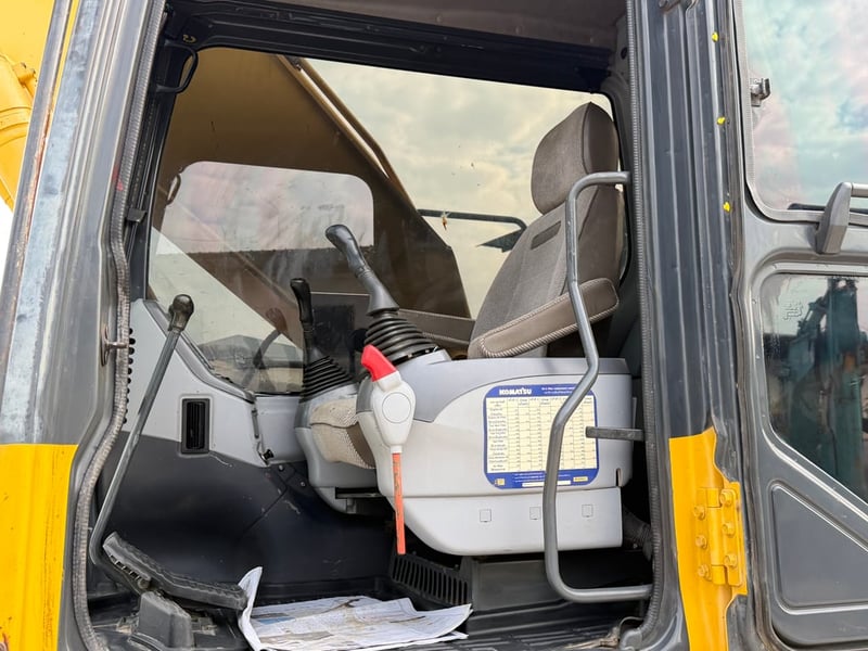  KOMATSU PC 200-7   เอกสารพร้อมเล่มทะเบียน 12x,xxชม 