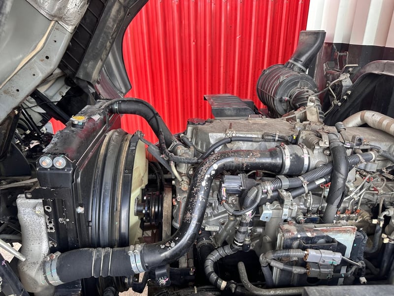 ISUZU FTR 240แรงม้า รถบรรทุก 6ล้อ ตู้แห้ง ปี2560