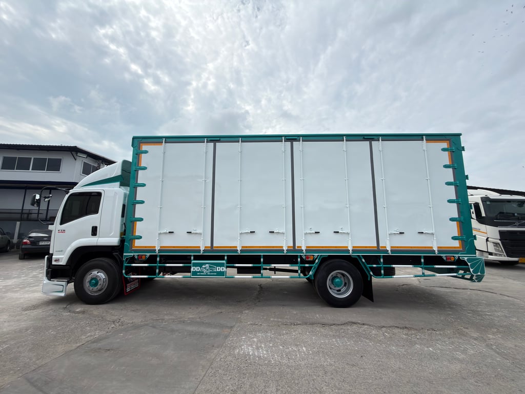 6ล้อISUZU FTR 240แรง ปี58 ตู้10บาน ยาว7.7เมตรพร้อมใช้งาน 6ล้อISUZU FTR 240แรง ปี58 ตู้10บาน ยาว7.7เมตรพร้อมใช้งาน