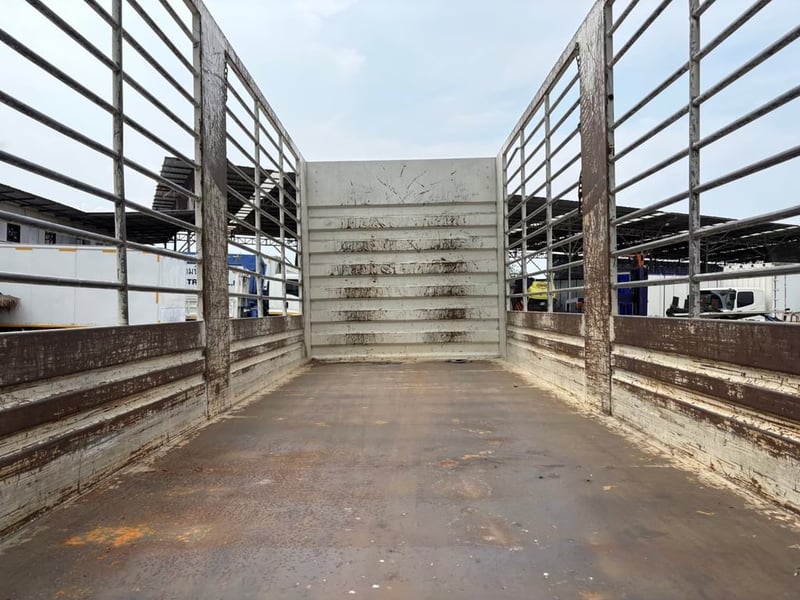 10ล้อคอกสูง ISUZU 240แรงม้า ปี2565 ไมล์น้อยสภาพดีมาก