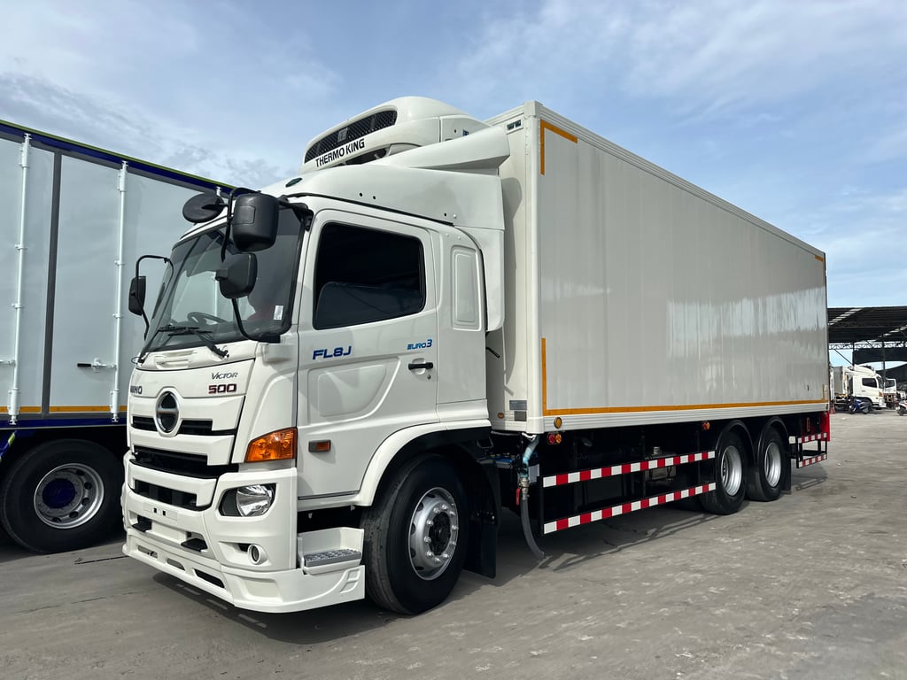 10ล้อตู้เย็น HINO VICTOR 260แรง พร้อมลิฟท์ท้าย
