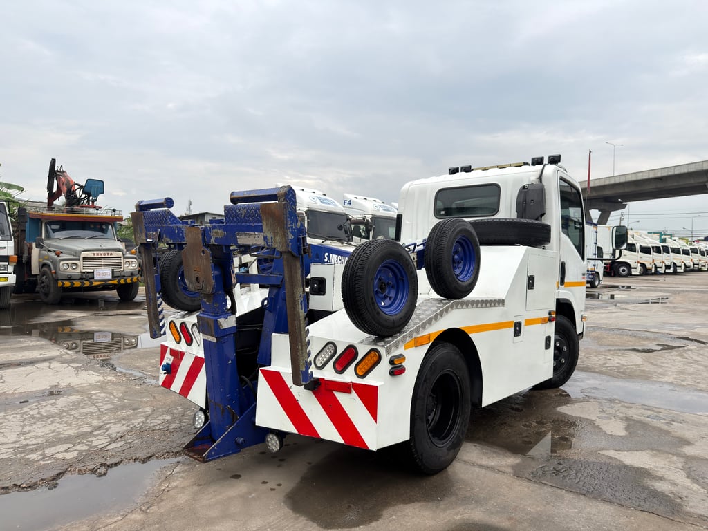 รถยก ISUZU  NMR 130 แรงม้า ปี2564 พร้อมใช้งาน