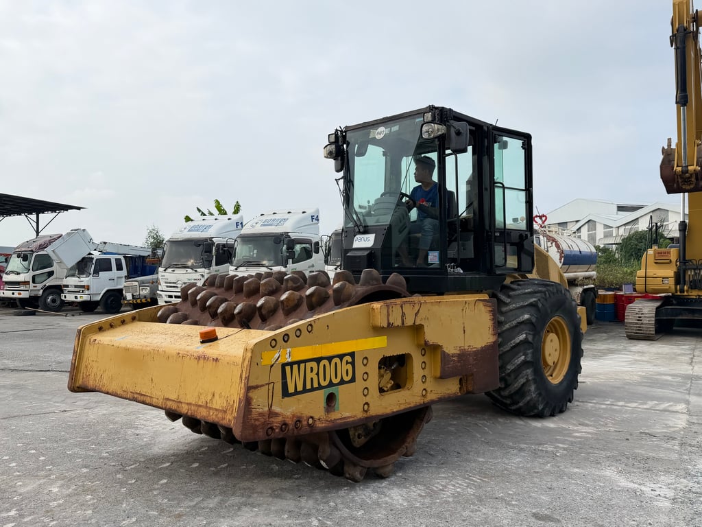 รถบดถนน CAT CP76 พร้อมใช้งาน