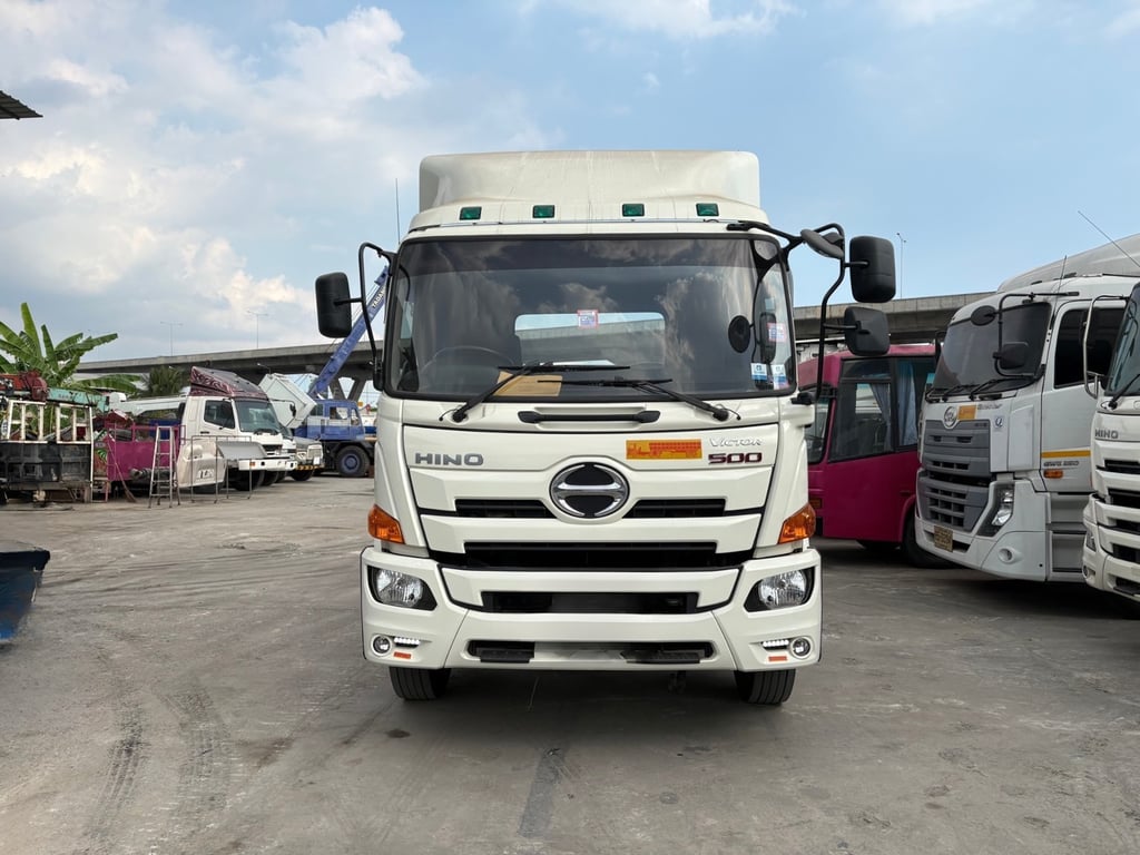 หัวลากเพลายก HINO VICTOR 260แรงปี2565 สภาพดีมากใช้งานน้อย