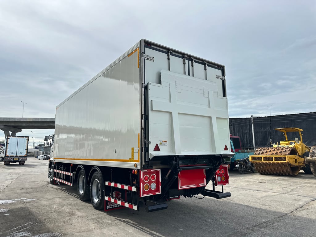 10ล้อตู้เย็น HINO VICTOR 260แรง พร้อมลิฟท์ท้าย